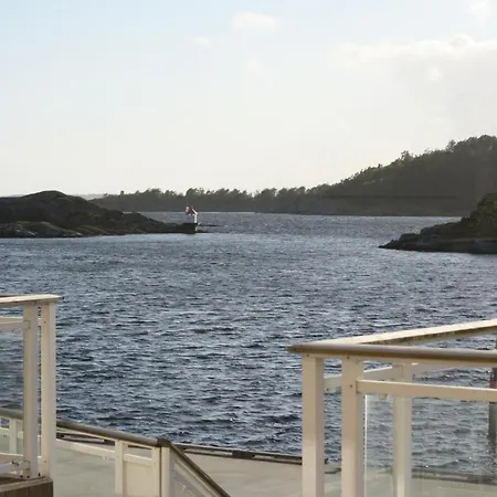 Stayplus Exclusive Seafront Holiday Villa *