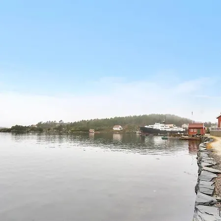 Stayplus Exclusive Seafront Holiday Villa